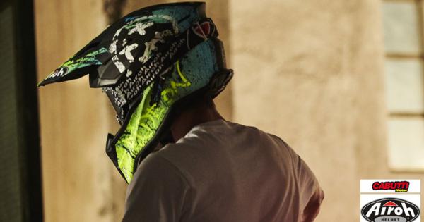 Nuova soluzione Casco cross Wraap smile yellow matt Airoh
