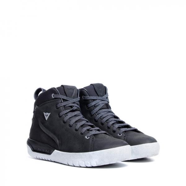 9375551metractive-woman-d-wp-shoes-black-white.jpg