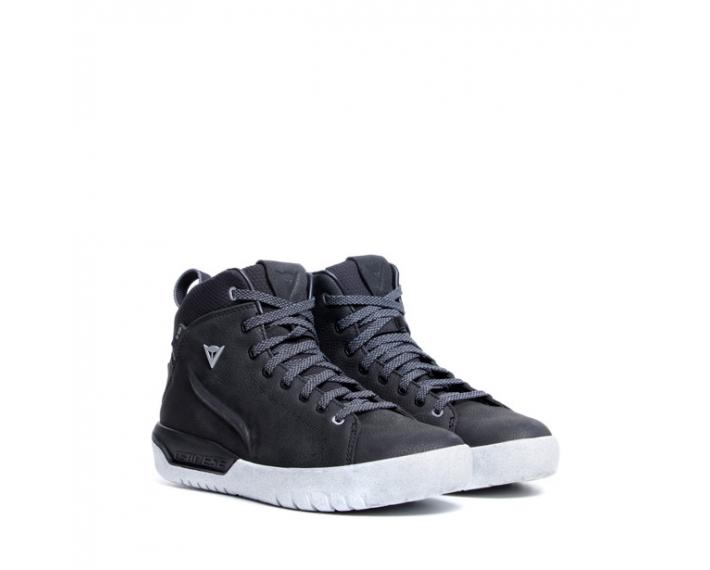 9375551metractive-woman-d-wp-shoes-black-white.jpg