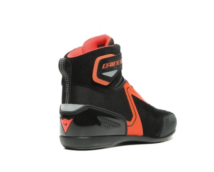 Screenshot-2023-04-21-at-18-01-32-Scarpe-moto-certificate-da-uomo-ENERGYCA-AIR-Dainese-Official.png